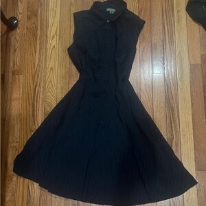 VINCE CAMUTO DRESS WITH WHITE THIN STRIPES